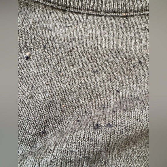 Madewell Donegal Bartlett V-Neck Wool Blend Sweater in Forest Green. Size S - Picture 5 of 5